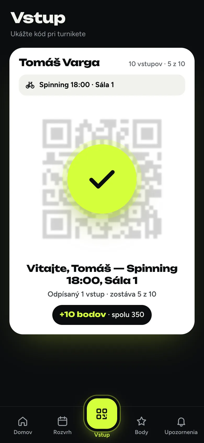 Vstup po prechode turniketom: Vitajte, Tomáš, Spinning 18:00 v sále 1, odpísaný 1 vstup, zostáva 5 z 10 a plus 10 bodov
